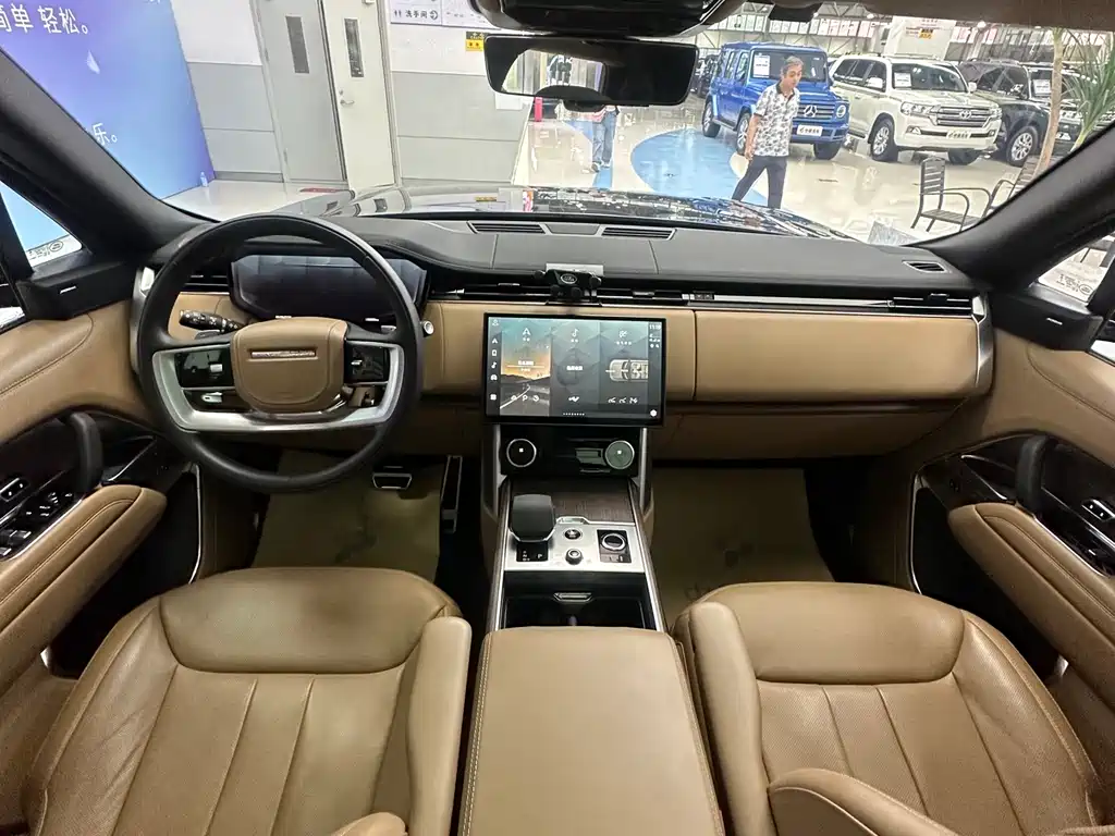 Land Rover Range Rover 2023 — фото 18