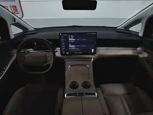 XPeng X9 2025