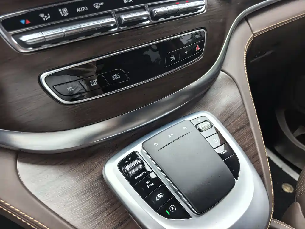 Mercedes-Benz V-Class 2022 — фото 14