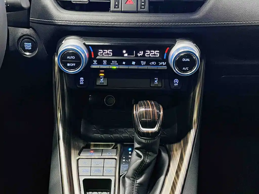 Toyota RAV4 2021 — фото 13