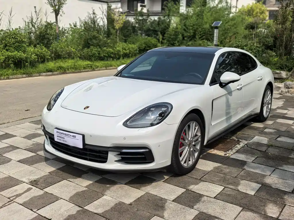 Porsche Panamera 2018 — фото 1
