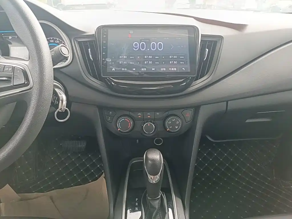 Chevrolet Cavalier 2017 — фото 13