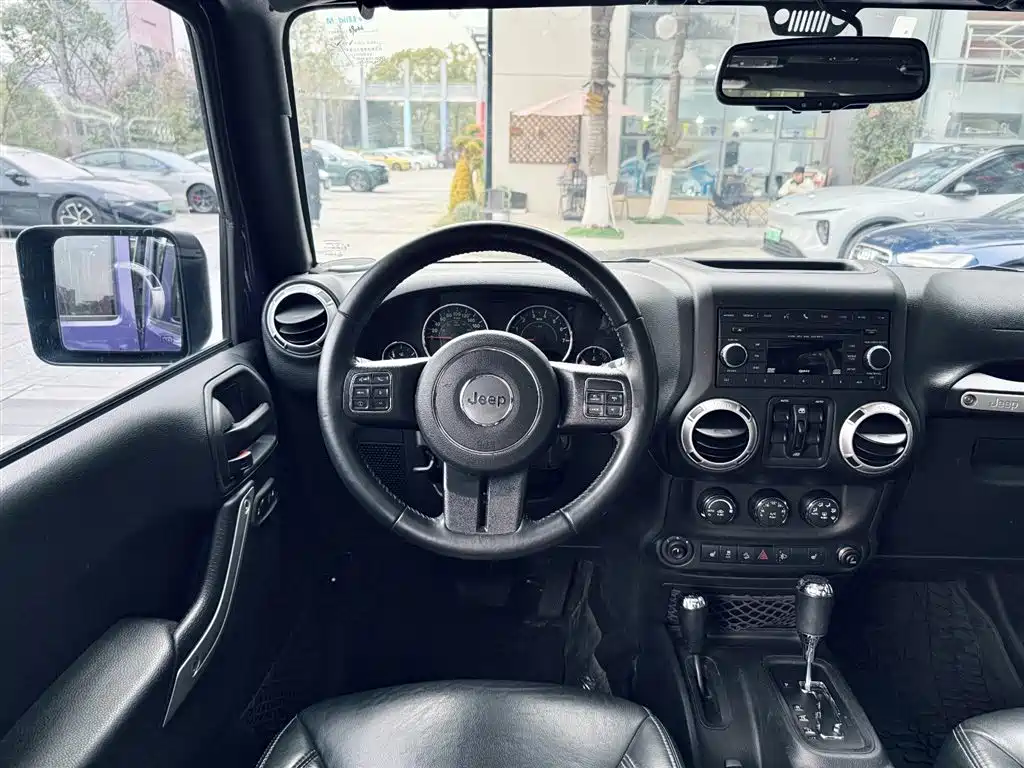 Jeep Wrangler 2017 — фото 16