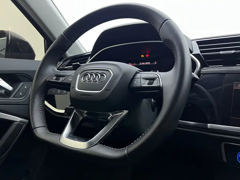 Audi Q3 2022 — фото 16