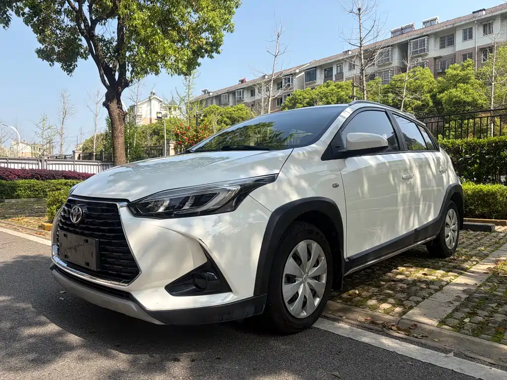 Toyota Yaris L 2020 — фото 1
