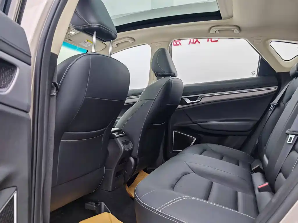 Geely Emgrand GS 2018 — фото 17