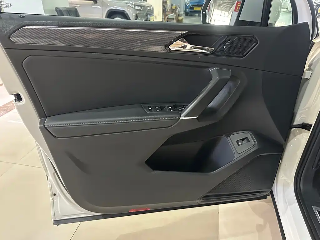 Volkswagen Tiguan L 2020 — фото 13