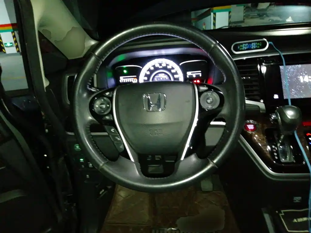 Honda Odyssey 2015 — фото 11