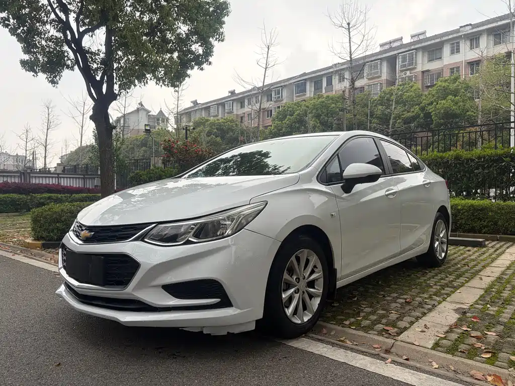 Chevrolet Cruze 2018 — фото 1