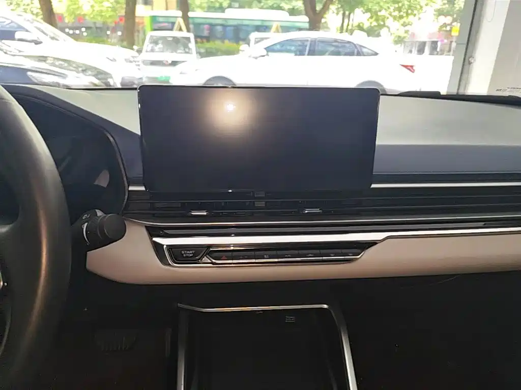 Geely Emgrand 2023 — фото 13