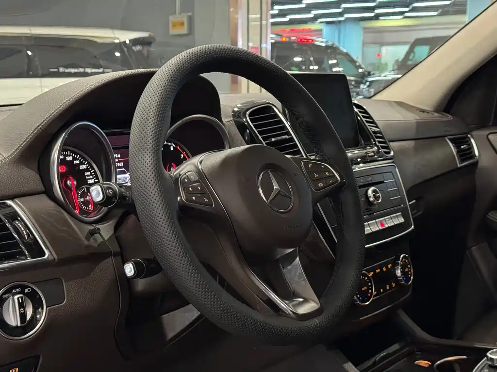 Mercedes-Benz GLE 2017 — фото 10