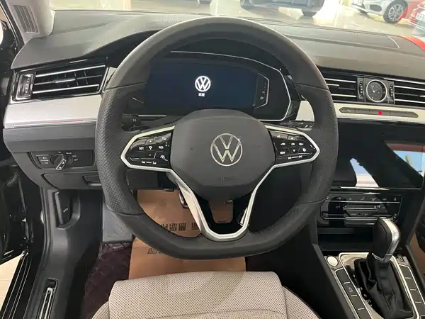 Volkswagen Magotan 2025
