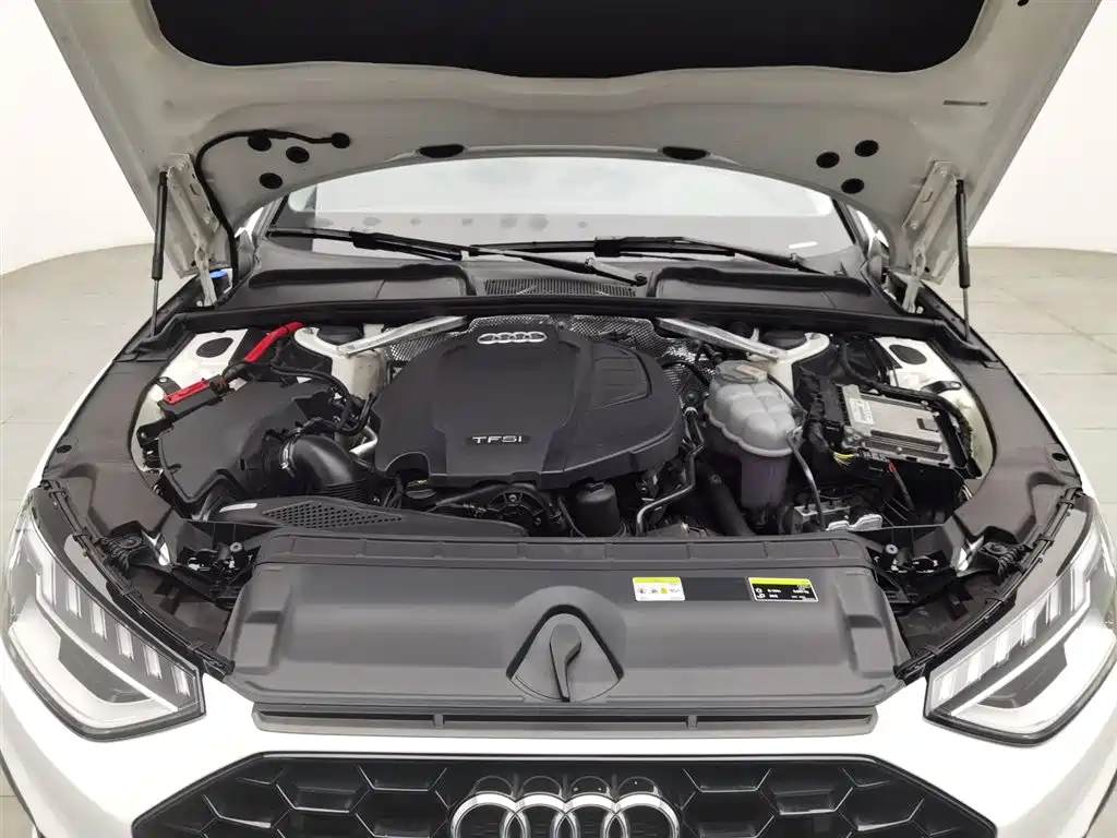 Audi A4L 2022 — фото 6