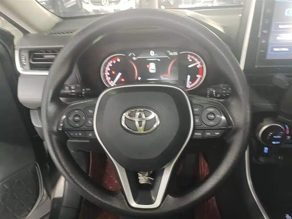 Toyota RAV4 2020 — фото 11