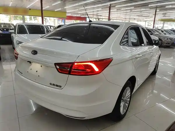 Ford Escort 2015
