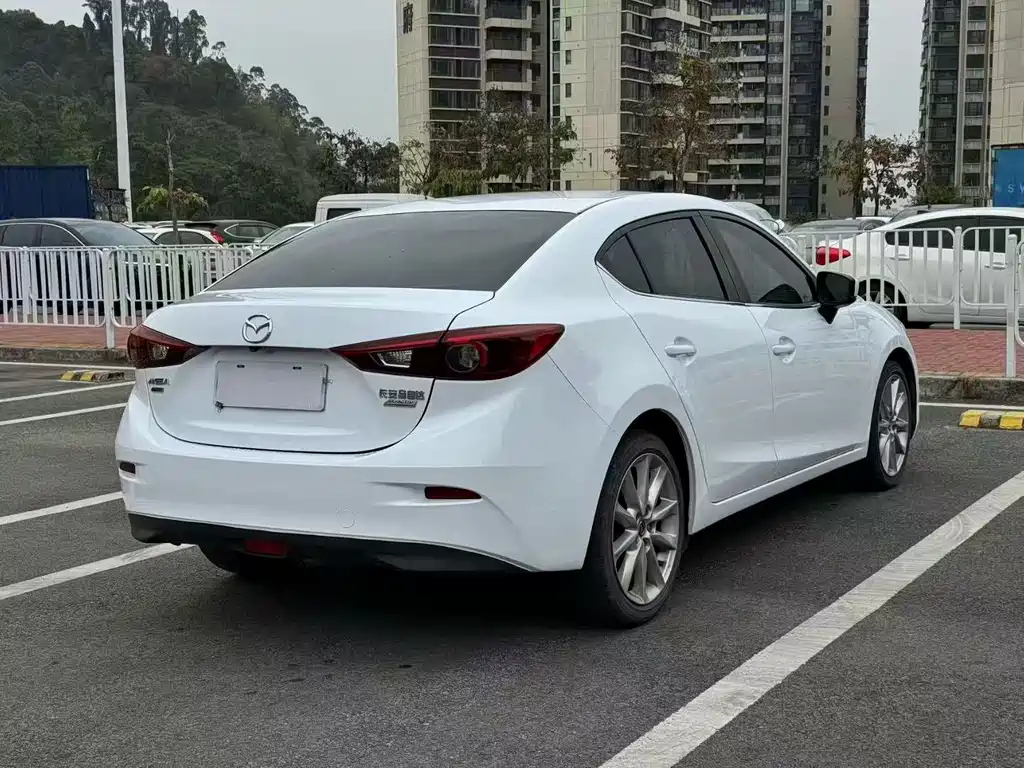 Mazda 3 Axela 2019 — фото 16