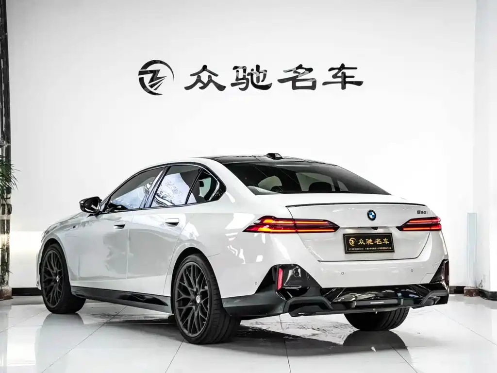 BMW 5 Series 2025 — фото 12