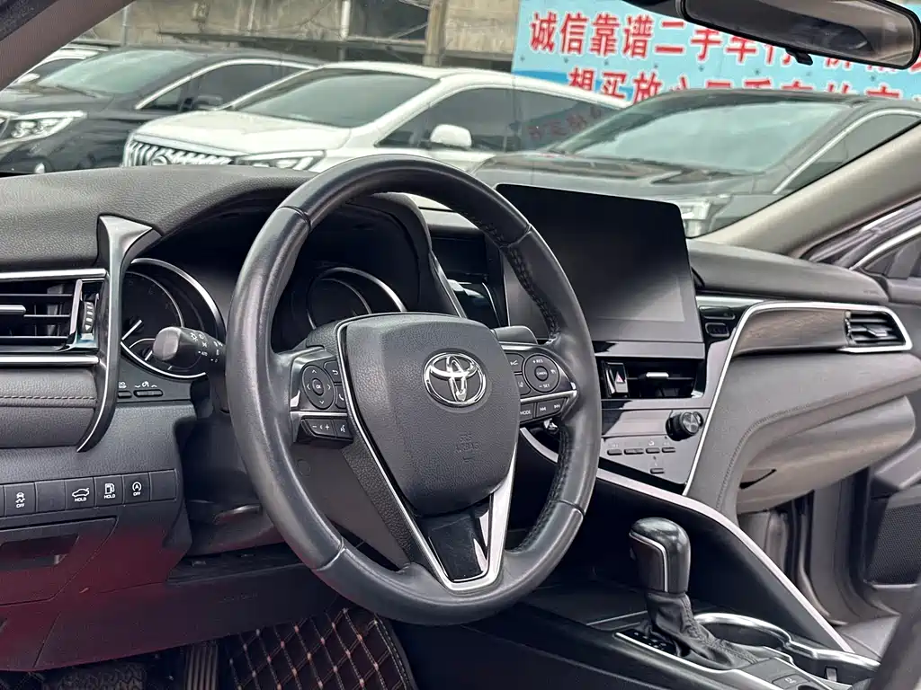 Toyota Camry 2021 — фото 16