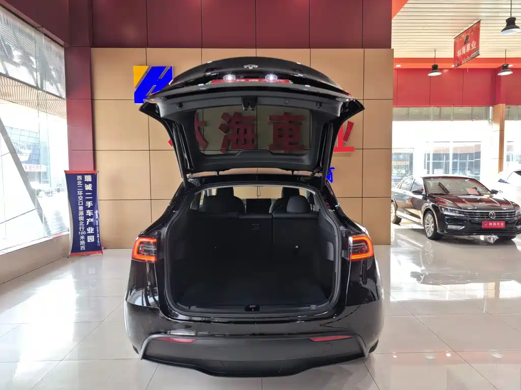 Tesla Model Y 2022 — фото 13