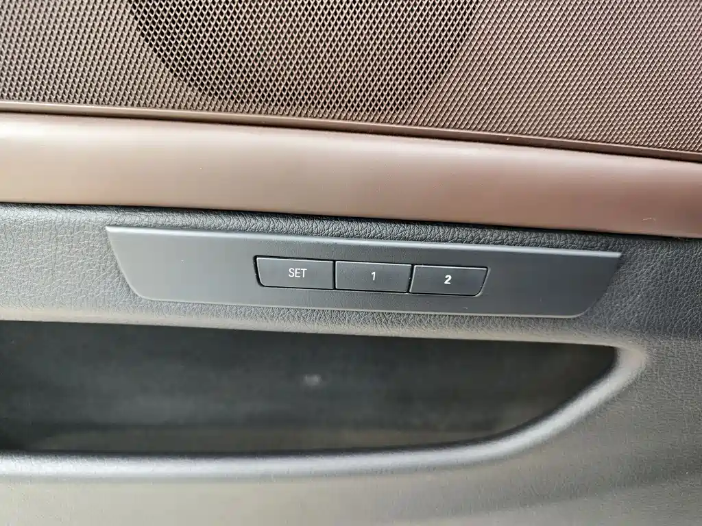 BMW 5 Series 2015 — фото 17