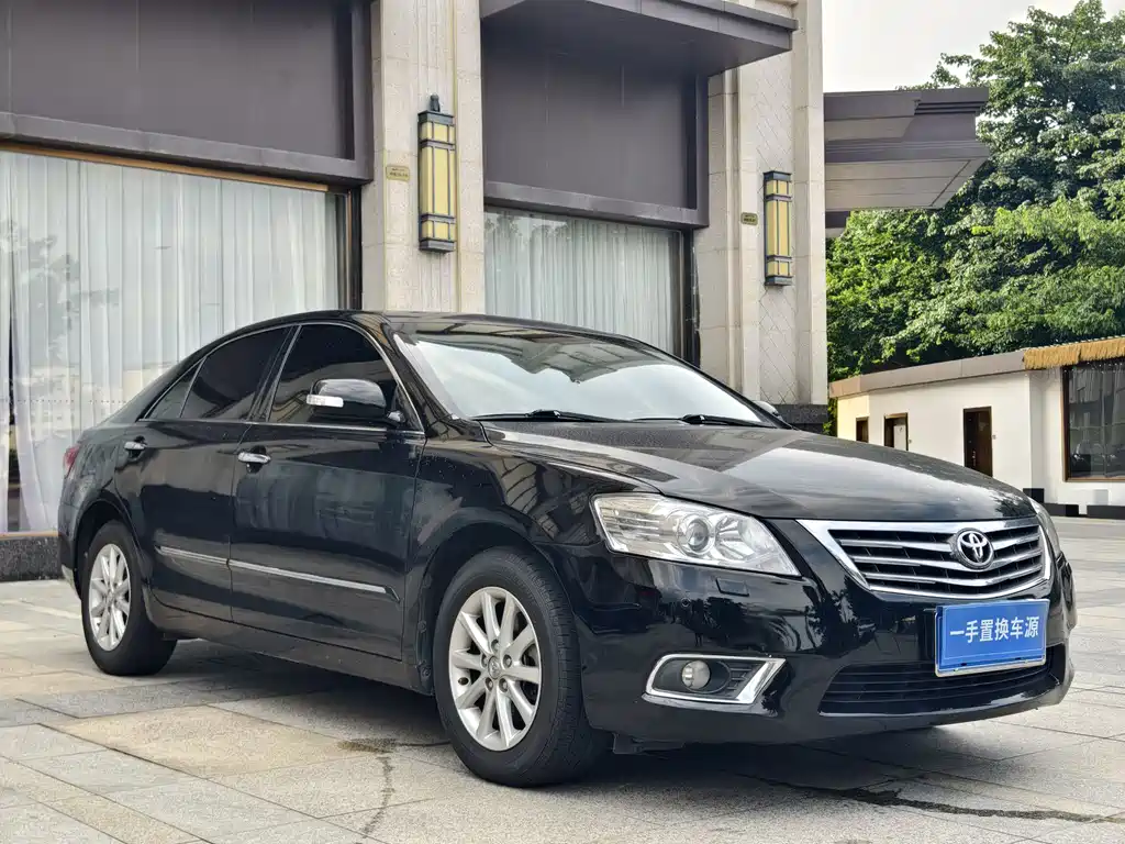 Toyota Camry 2010 — фото 3