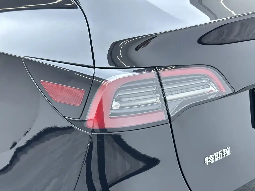 Tesla Model Y 2023 — фото 10