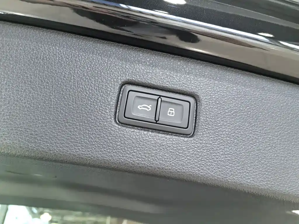Audi Q7 2023 — фото 14