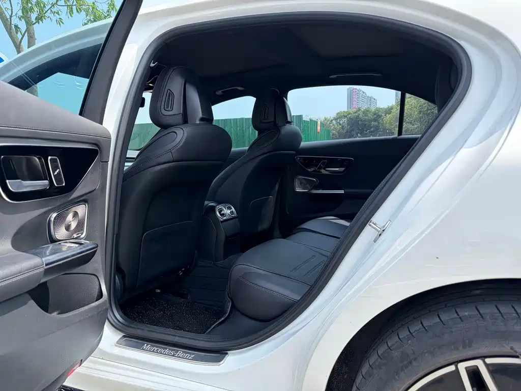Mercedes-Benz C-Class 2023 — фото 5