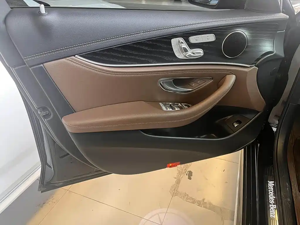 Mercedes-Benz E-Class 2023 — фото 8