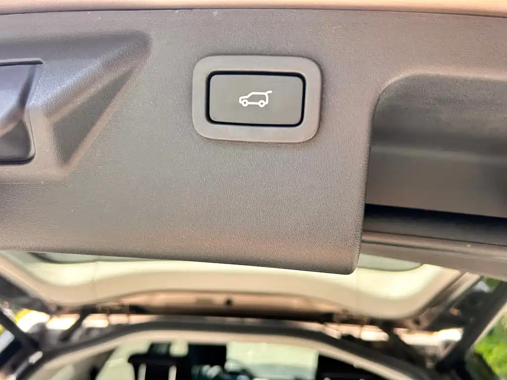 Land Rover Discovery Sport 2016 — фото 12