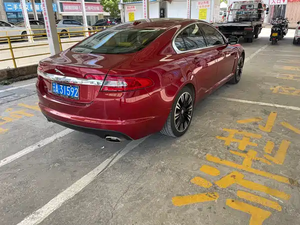 Jaguar XF 2011