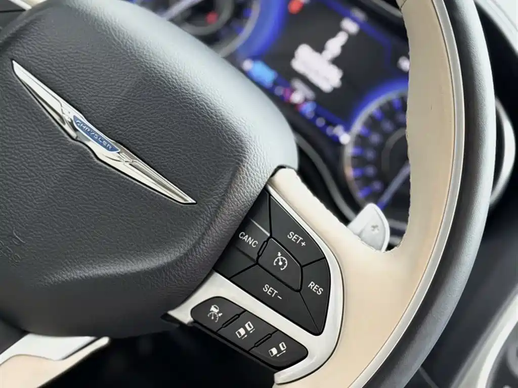 Chrysler 300C 2016 — фото 21