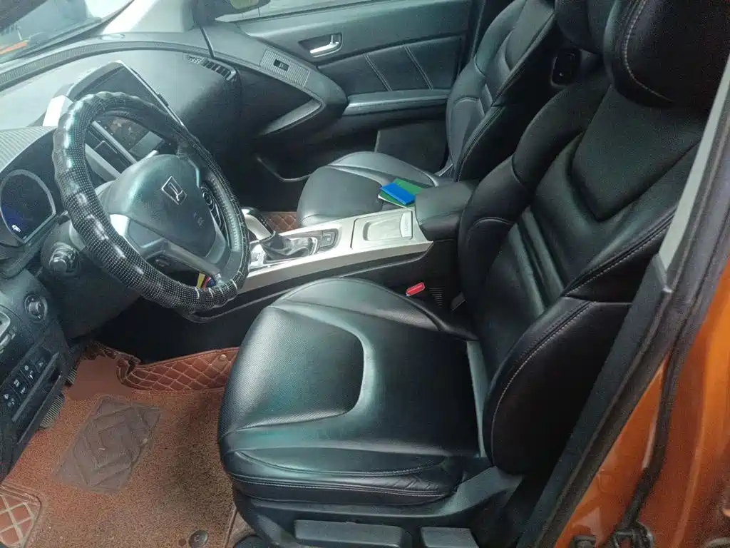 Luxgen You6 SUV 2015 — фото 16