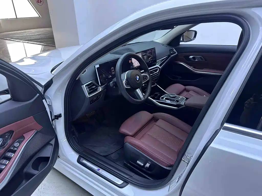 BMW 3 Series 2023 — фото 10