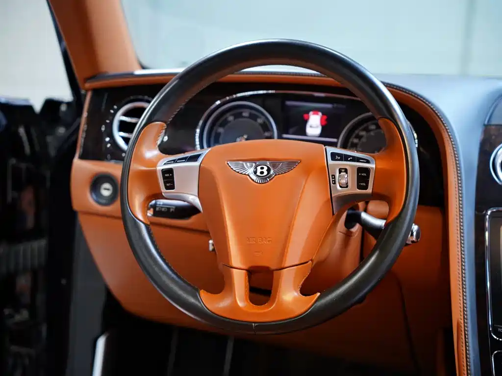 Bentley Flying Spur 2014 — фото 37