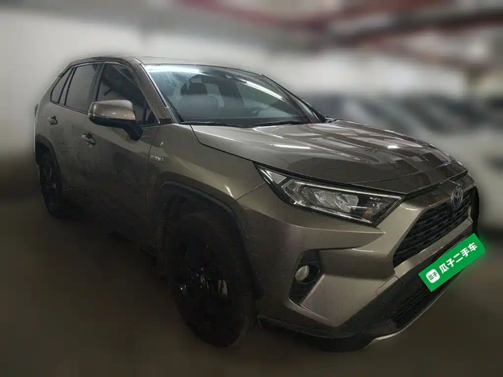 Toyota RAV4 2022 — фото 3
