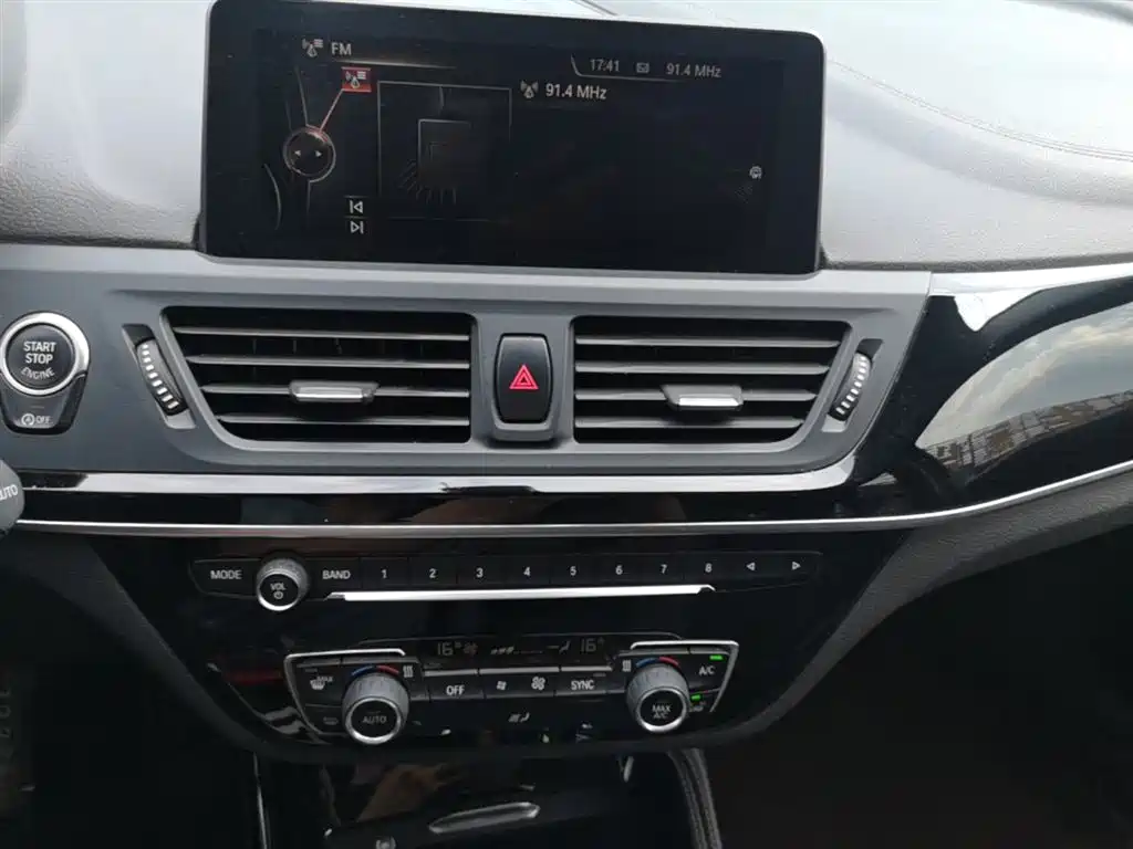 BMW 1 Series 2017 — фото 13
