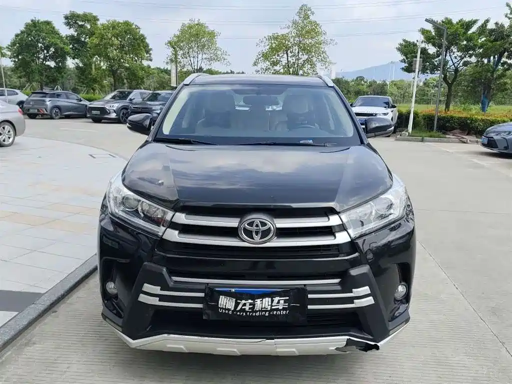 Toyota Highlander 2022 — фото 2