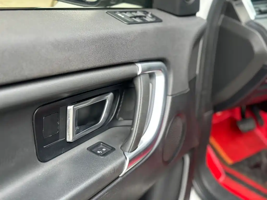 Land Rover Discovery Sport 2017 — фото 12