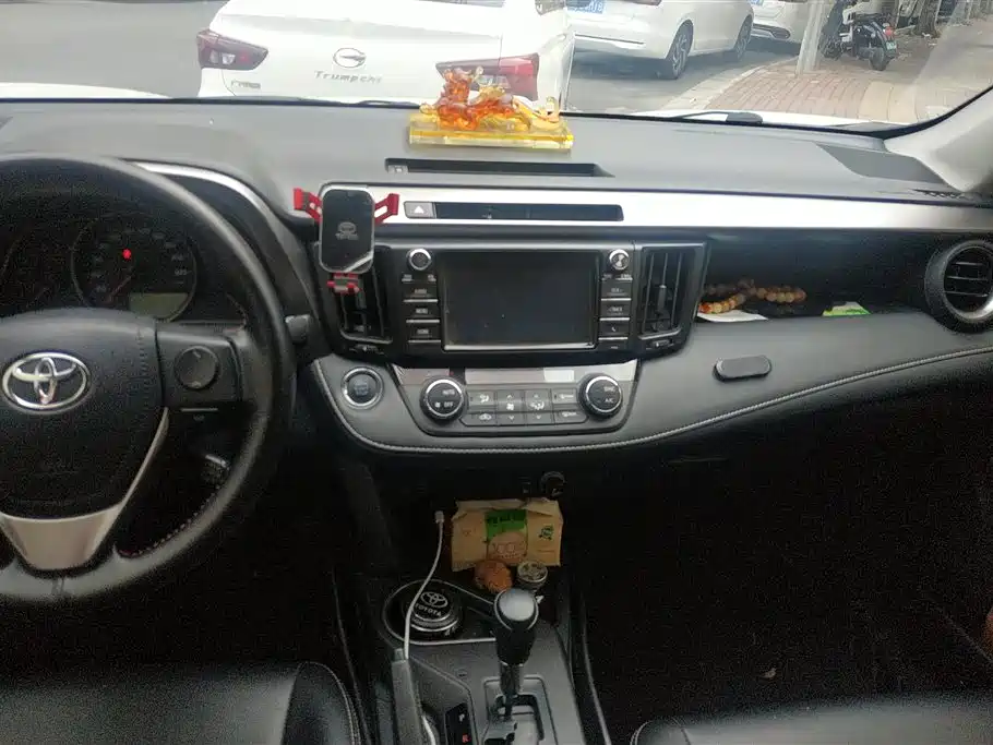Toyota RAV4 2016 — фото 13