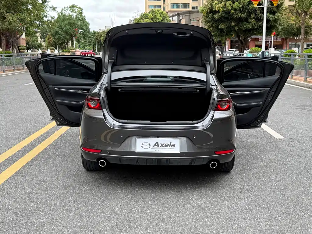 Mazda 3 Axela 2020 — фото 16