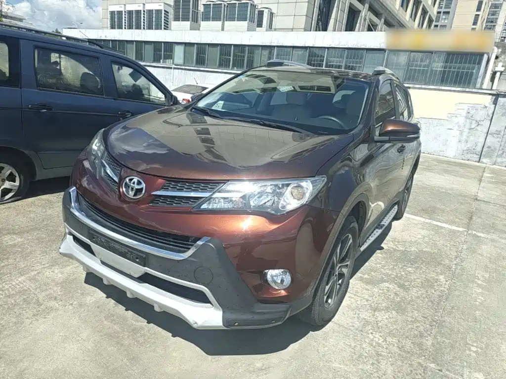 Toyota RAV4 2015 — фото 2