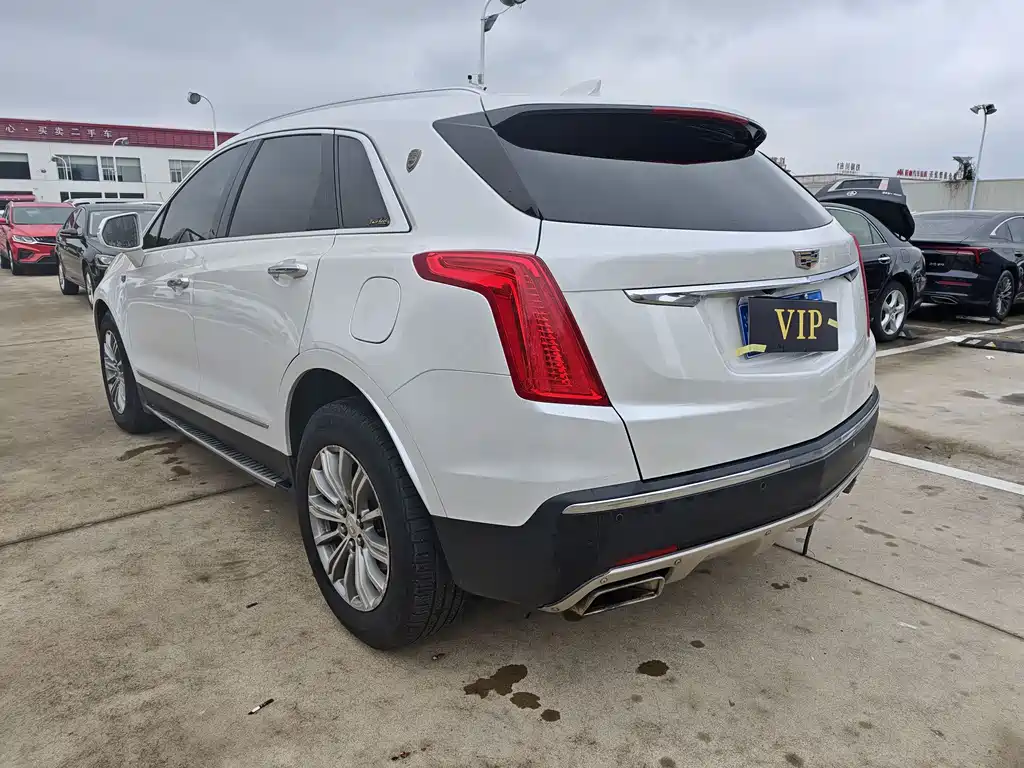 Cadillac XT5 2017 — фото 16