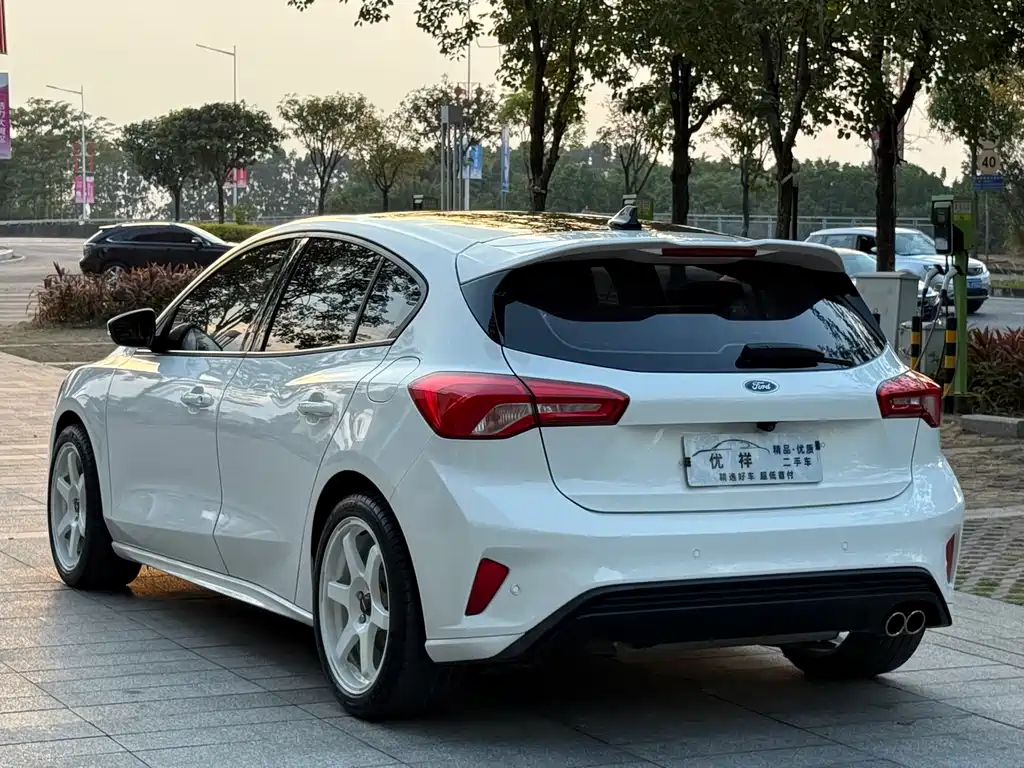 Ford Focus 2021 — фото 16