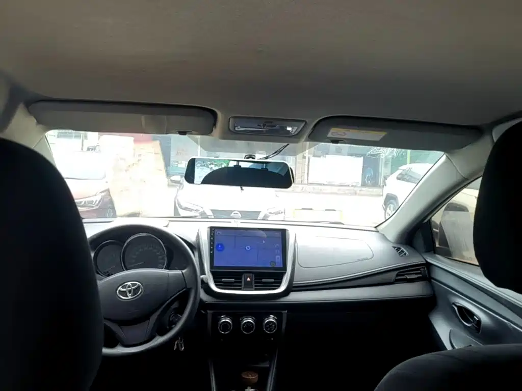Toyota Yaris L 2018 — фото 18