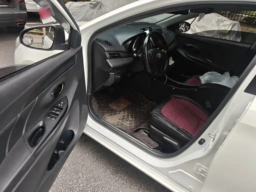 Toyota Yaris L 2019 — фото 12