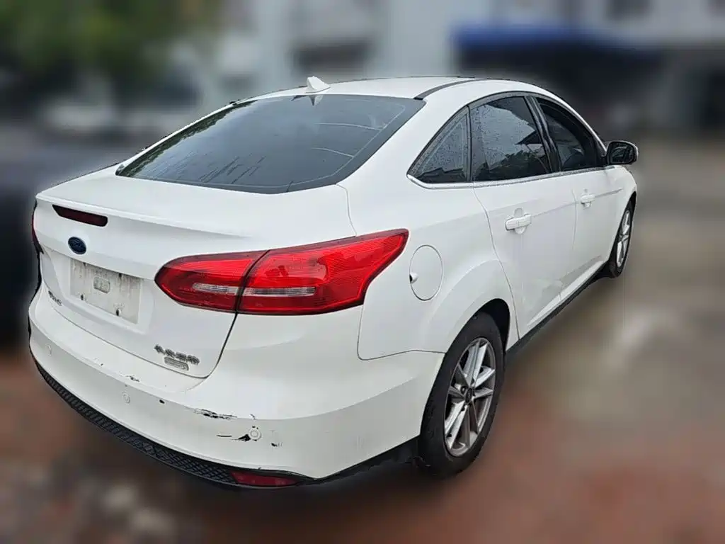 Ford Focus 2016 — фото 12