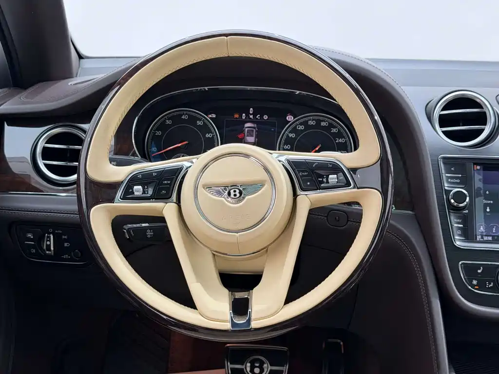 Bentley Bentayga 2019 — фото 25