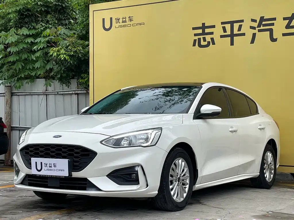 Ford Focus 2021 — фото 1