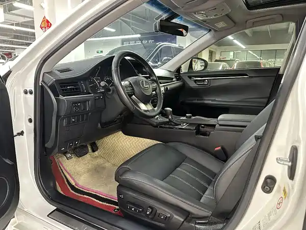 Lexus ES 2017